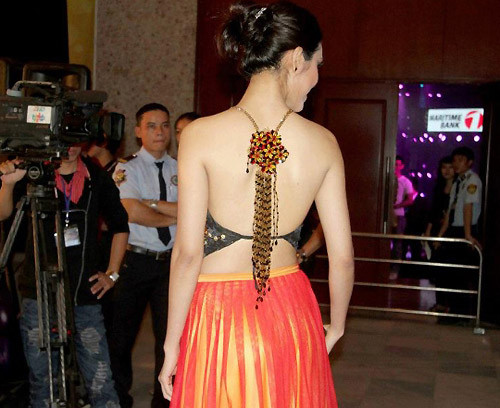 Nay thì, phong cách sexy đang dần trở nên quen thuộc với nàng Á hậu quê kiểng một thời Xem thêm: Không còn sốc khi Sao Việt nghiện... khoe rốn / Hoàng Thùy Linh: Mộc mạc mà nên...duyên / Sao Việt và những chiếc váy ren biết nói / Chiêm ngưỡng Sao Việt diện thời trang...quê / Lộ diện thần tượng thời trang đầu tiên của F-idol Nay thì, phong cách sexy đang dần trở nên quen thuộc với nàng Á hậu quê kiểng một thời Xem thêm: Không còn sốc khi Sao Việt nghiện... khoe rốn / Hoàng Thùy Linh: Mộc mạc mà nên...duyên / Sao Việt và những chiếc váy ren biết nói / Chiêm ngưỡng Sao Việt diện thời trang...quê / Lộ diện thần tượng thời trang đầu tiên của F-idol