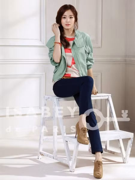 ISABEY de PARIS là nhãn hiệu hoàn toàn mới của tập đoàn ShinWon, chủ sở hữu các nhãn hiệu thời trang nổi tiếng như Bestibelli, SI, Viki, Siegfahrenheit. Xem thêm: BST Gap: Trẻ trung bừng sáng/ Tinh tế và quyến rũ Váy Xuân Zac Posen/ BST váy vũ điệu đón Xuân/ BST mới của Zara giành cho phái mạnh