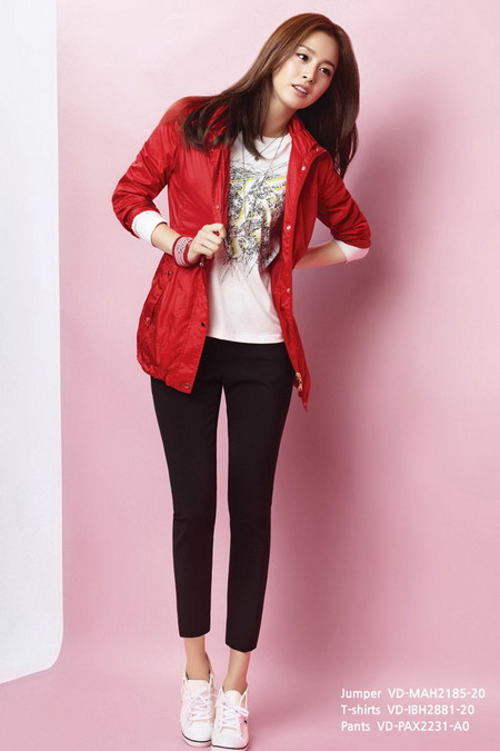 Lý giải cho việc quyết định chọn Kim Tae Hee làm người mẫu của hãng, đại diện ShinWon cho biết: "Vẻ đẹp thông minh của Kim Tae Hee phù hợp với hình tượng người phụ nữ thành thị năng động và tri thức mà ISABEY de PARIS theo đuổi. Vì vậy, chúng tôi đã chọn cô ấy làm người đại diện phát ngôn cho mình" Xem thêm: BST Gap: Trẻ trung bừng sáng/ Tinh tế và quyến rũ Váy Xuân Zac Posen/ BST váy vũ điệu đón Xuân/ BST mới của Zara giành cho phái mạnh Lý giải cho việc quyết định chọn Kim Tae Hee làm người mẫu của hãng, đại diện ShinWon cho biết: "Vẻ đẹp thông minh của Kim Tae Hee phù hợp với hình tượng người phụ nữ thành thị năng động và tri thức mà ISABEY de PARIS theo đuổi. Vì vậy, chúng tôi đã chọn cô ấy làm người đại diện phát ngôn cho mình" Xem thêm: BST Gap: Trẻ trung bừng sáng/ Tinh tế và quyến rũ Váy Xuân Zac Posen/ BST váy vũ điệu đón Xuân/ BST mới của Zara giành cho phái mạnh