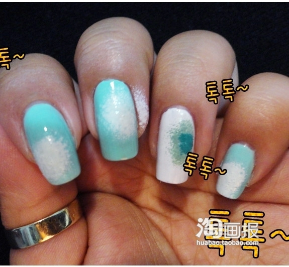 Tương tự làm màu trắng đối với bên móng tay màu xanh.