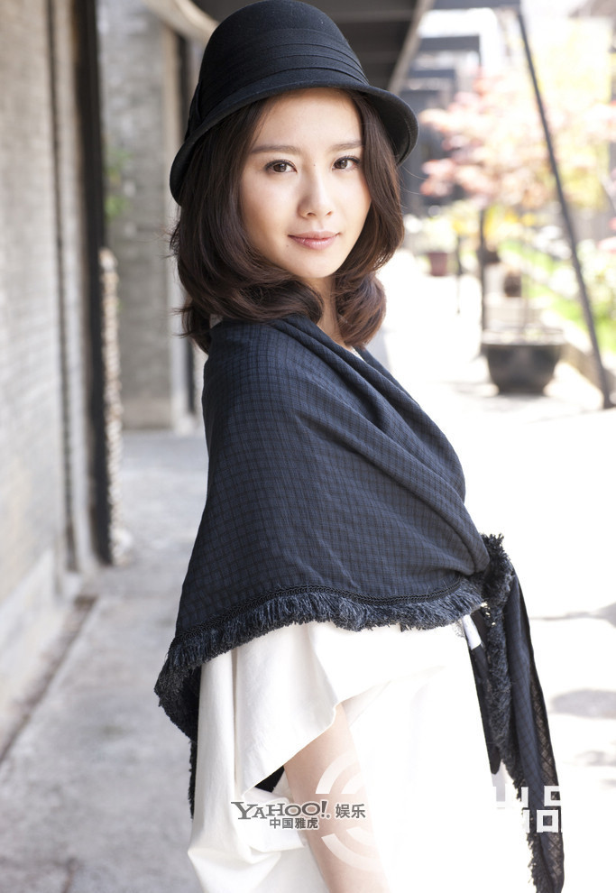 Lưu Thi Thi (1987), là diễn viên múa tốt nghiệp học viện múa Bắc Kinh, nhưng bây giờ cô trở thành một trong những ngọc nữ sáng giá của điển ảnh Trung Quốc. Gần đây tên tuổi của cô càng đinh đám hơn với bộ phim “Bộ bộ kinh tâm”. Sự kiêu kì vốn có trên khuôn mặt và hình thể với số đo chuẩn của một diễn viên múa luôn làm cô nổi bật trước đám đông. Lưu Thi Thi (1987), là diễn viên múa tốt nghiệp học viện múa Bắc Kinh, nhưng bây giờ cô trở thành một trong những ngọc nữ sáng giá của điển ảnh Trung Quốc. Gần đây tên tuổi của cô càng đinh đám hơn với bộ phim “Bộ bộ kinh tâm”. Sự kiêu kì vốn có trên khuôn mặt và hình thể với số đo chuẩn của một diễn viên múa luôn làm cô nổi bật trước đám đông.