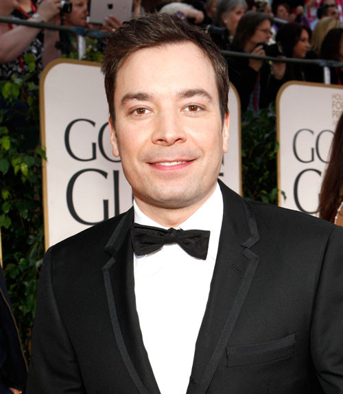 5. Chiếc nơ xấu nhất: Jimmy Fallon Đơn giản là nó quá bé so với khuôn mặt khá "bự" của anh. Điều này còn tệ hơn chuyện anh ấy đeo một chiếc nơ quá khổ. 5. Chiếc nơ xấu nhất: Jimmy Fallon Đơn giản là nó quá bé so với khuôn mặt khá "bự" của anh. Điều này còn tệ hơn chuyện anh ấy đeo một chiếc nơ quá khổ.