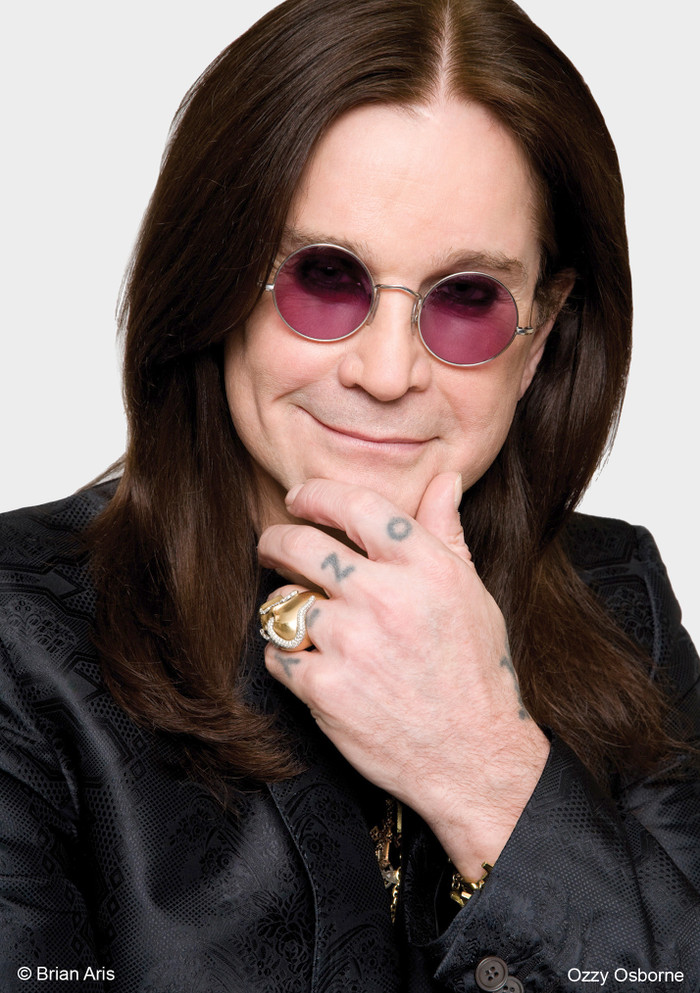 Loại kính này còn được gọi là “kính Ozzy” theo tên của ca sĩ nhạc Rock huyền thoại Ozzy Osbourne. Loại kính này còn được gọi là “kính Ozzy” theo tên của ca sĩ nhạc Rock huyền thoại Ozzy Osbourne.