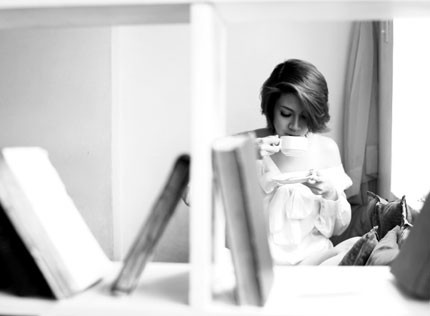 Pha Lê sinh năm 1987, từng an phận với công việc văn phòng nhưng rồi niềm đam mê đi hát và được đứng trên sân khấu âm nhạc trỗi dậy, Pha Lê quyết định Nam tiến và tham dự cuộc thi Sao mai điểm hẹn và lọt vào top 16 của cuộc thi.