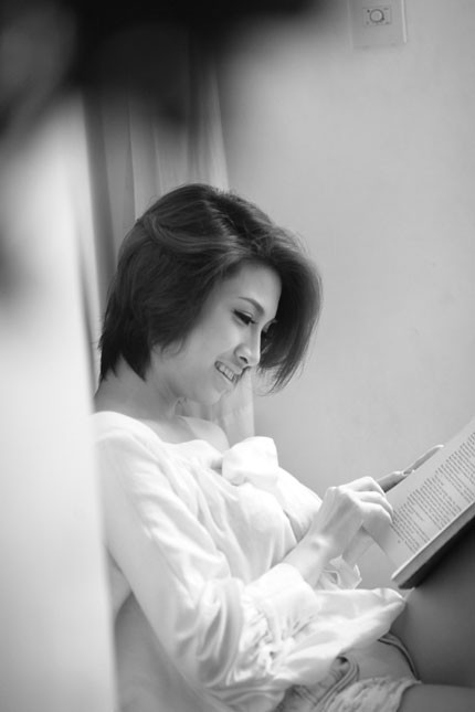 Valentine năm nay, Pha Lê chính thức ra mắt album thứ 2 mang tên“Vỏ bọc”: " Chính là nhiều tâm trạng đan xen của cô gái trẻ như hạnh phúc, buồn đau, day dứt, ngọt ngào…" cô chia sẻ với báo giới như vậy.