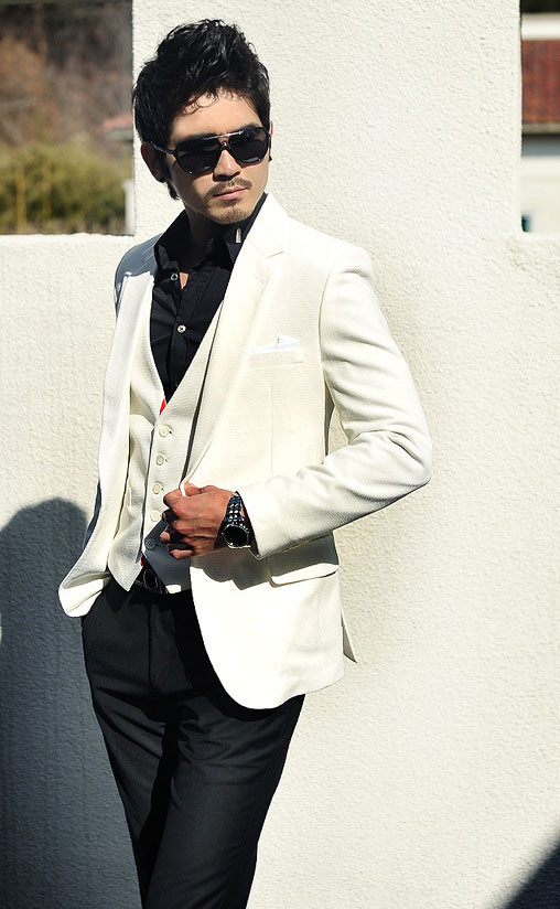 Bạn cũng có thể phối hợp với một số phụ kiện như đồng hồ, thắt lưng thêm phần lịch lãm và sang trọng. Bạn cũng có thể phối hợp với một số phụ kiện như đồng hồ, thắt lưng thêm phần lịch lãm và sang trọng.