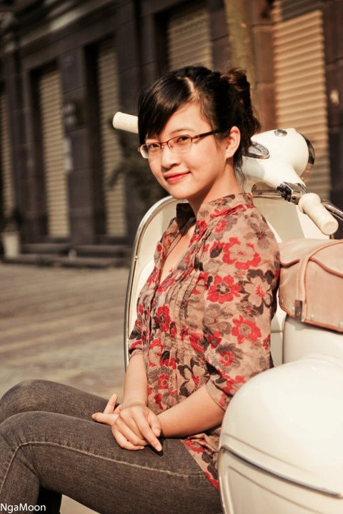 Cao Hằng Nga, sinh năm 1989 cũng được nhiều cư dân Facebook hết lời khen ngợi, không chỉ ở vẻ đẹp mắt môi mà còn ở gu ăn mặc giản dị nhưng toát lên vẻ thông minh, lanh lợi của một cựu sinh viên trường ĐH Ngoại Thương, Hà Nội. Cao Hằng Nga, sinh năm 1989 cũng được nhiều cư dân Facebook hết lời khen ngợi, không chỉ ở vẻ đẹp mắt môi mà còn ở gu ăn mặc giản dị nhưng toát lên vẻ thông minh, lanh lợi của một cựu sinh viên trường ĐH Ngoại Thương, Hà Nội.