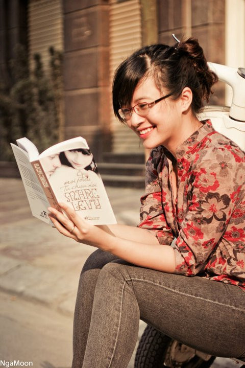 "Nụ cười tỏa nắng" của Hằng Nga nhận được nhiều comment từ cư dân Facebook. Và đúng như vậy, dưới ánh nắng mặt trời, vẻ đẹp đó quả thật lunh linh và tràn đầy sức sống. "Nụ cười tỏa nắng" của Hằng Nga nhận được nhiều comment từ cư dân Facebook. Và đúng như vậy, dưới ánh nắng mặt trời, vẻ đẹp đó quả thật lunh linh và tràn đầy sức sống.