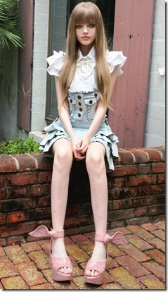 Trong khi nhiều có nhiều cô gái phải vất vả phẫu thuật lên xuống nhằm có được khuôn mặt thiên thần này, tuy nhiên kết quả đạt được không mấy khả quan. Xem thêm: Hotteen Bảo Trân rạng ngời bên "bạn trai"/ Các hot teen 2011 tạo dáng ngày Đông/ "Tám" chuyện thời trang cùng Miss teen Xuân Mai/ Ngẩn ngơ ngắm Teen thời trang rạng rỡ bên hoa cải Trong khi nhiều có nhiều cô gái phải vất vả phẫu thuật lên xuống nhằm có được khuôn mặt thiên thần này, tuy nhiên kết quả đạt được không mấy khả quan. Xem thêm: Hotteen Bảo Trân rạng ngời bên "bạn trai"/ Các hot teen 2011 tạo dáng ngày Đông/ "Tám" chuyện thời trang cùng Miss teen Xuân Mai/ Ngẩn ngơ ngắm Teen thời trang rạng rỡ bên hoa cải