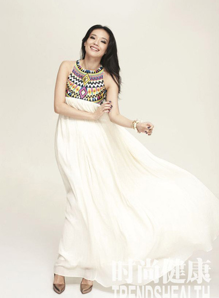 Gần đây cô thường xuất hiện với hình ảnh dịu dàng và đằm thắm hơn. Trong ảnh, Thư Kỳ mặc chiếc váy sát nách dài với chất lụa mềm mại tôn thêm vóc dáng vốn đã thanh mảnh của cô. Gần đây cô thường xuất hiện với hình ảnh dịu dàng và đằm thắm hơn. Trong ảnh, Thư Kỳ mặc chiếc váy sát nách dài với chất lụa mềm mại tôn thêm vóc dáng vốn đã thanh mảnh của cô.