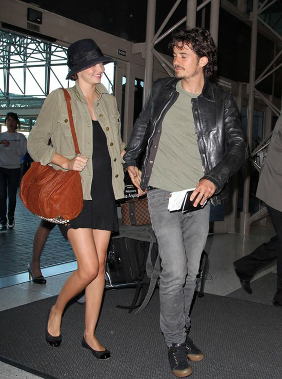 Sau 3 năm yêu nhau, siêu mẫu Austraylia Miranda Kerr và tài tử Orlando Bloom đã quyết định đính hôn vào mùa hè năm 2010. Đầu tháng 1 năm 2011, Miranda đã sinh hạ một bé trai vô cùng bụ bẫm, Flynn hiện là em bé được quan tâm nhiều nhất tại Hollywood. Sau 3 năm yêu nhau, siêu mẫu Austraylia Miranda Kerr và tài tử Orlando Bloom đã quyết định đính hôn vào mùa hè năm 2010. Đầu tháng 1 năm 2011, Miranda đã sinh hạ một bé trai vô cùng bụ bẫm, Flynn hiện là em bé được quan tâm nhiều nhất tại Hollywood.