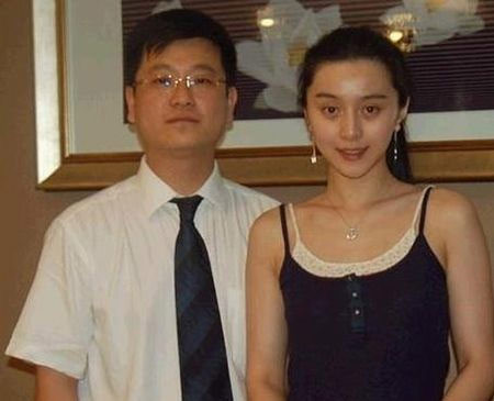 Giản dị và có phần rụt rè là những gì thấy được trên gương mặt của nàng Hoa đán Phạm Băng Băng trong bức hình này. Giản dị và có phần rụt rè là những gì thấy được trên gương mặt của nàng Hoa đán Phạm Băng Băng trong bức hình này.