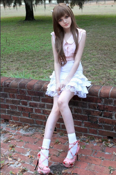 Gu thời trang của cô nàng búp bê cũng hết sức đơn giản: trẻ trung và màu sắc dịu nhẹ. Xem thêm: Hotteen Bảo Trân rạng ngời bên "bạn trai"/ Các hot teen 2011 tạo dáng ngày Đông/"Tám" chuyện thời trang cùng Miss teen Xuân Mai/ Ngẩn ngơ ngắm Teen thời trang rạng rỡ bên hoa cải Gu thời trang của cô nàng búp bê cũng hết sức đơn giản: trẻ trung và màu sắc dịu nhẹ. Xem thêm: Hotteen Bảo Trân rạng ngời bên "bạn trai"/ Các hot teen 2011 tạo dáng ngày Đông/"Tám" chuyện thời trang cùng Miss teen Xuân Mai/ Ngẩn ngơ ngắm Teen thời trang rạng rỡ bên hoa cải