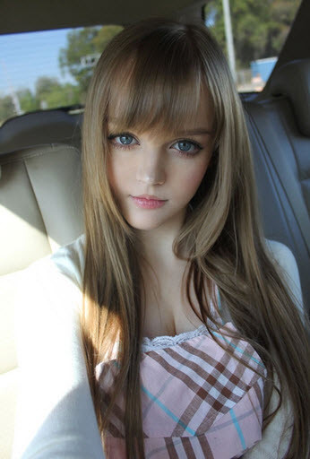 Khi những bức hình của cô được tung lên mạng đã được cư dân mạng truyền gửi cho nhau một cách nhanh chóng. Nhiều người đã hồ nghi cho rằng đây chỉ là một trò bịp bợm. Tuy nhiên, Kotakoti đúng là phiên bản "bằng xương bằng thịt" của búp bê Barbie chỉ có trong thế giới đồ chơi, hoạt hình. Xem thêm: Hotteen Bảo Trân rạng ngời bên "bạn trai"/ Các hot teen 2011 tạo dáng ngày Đông/"Tám" chuyện thời trang cùng Miss teen Xuân Mai/ Ngẩn ngơ ngắm Teen thời trang rạng rỡ bên hoa cải Khi những bức hình của cô được tung lên mạng đã được cư dân mạng truyền gửi cho nhau một cách nhanh chóng. Nhiều người đã hồ nghi cho rằng đây chỉ là một trò bịp bợm. Tuy nhiên, Kotakoti đúng là phiên bản "bằng xương bằng thịt" của búp bê Barbie chỉ có trong thế giới đồ chơi, hoạt hình. Xem thêm: Hotteen Bảo Trân rạng ngời bên "bạn trai"/ Các hot teen 2011 tạo dáng ngày Đông/"Tám" chuyện thời trang cùng Miss teen Xuân Mai/ Ngẩn ngơ ngắm Teen thời trang rạng rỡ bên hoa cải