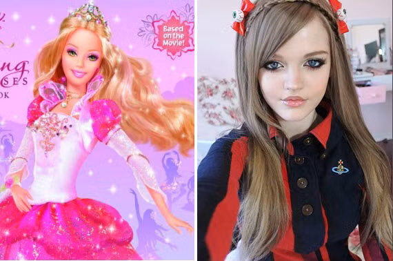 Nhiều người đã đưa hình cô và búp bê Barbie ra để so sánh,từ gương mặt cho đến đôi mắt, sống mũi người ta đều nhận thấy sự giống nhau đến kinh ngạc. Xem thêm: Hotteen Bảo Trân rạng ngời bên "bạn trai"/ Các hot teen 2011 tạo dáng ngày Đông/"Tám" chuyện thời trang cùng Miss teen Xuân Mai/ Ngẩn ngơ ngắm Teen thời trang rạng rỡ bên hoa cải Nhiều người đã đưa hình cô và búp bê Barbie ra để so sánh,từ gương mặt cho đến đôi mắt, sống mũi người ta đều nhận thấy sự giống nhau đến kinh ngạc. Xem thêm: Hotteen Bảo Trân rạng ngời bên "bạn trai"/ Các hot teen 2011 tạo dáng ngày Đông/"Tám" chuyện thời trang cùng Miss teen Xuân Mai/ Ngẩn ngơ ngắm Teen thời trang rạng rỡ bên hoa cải