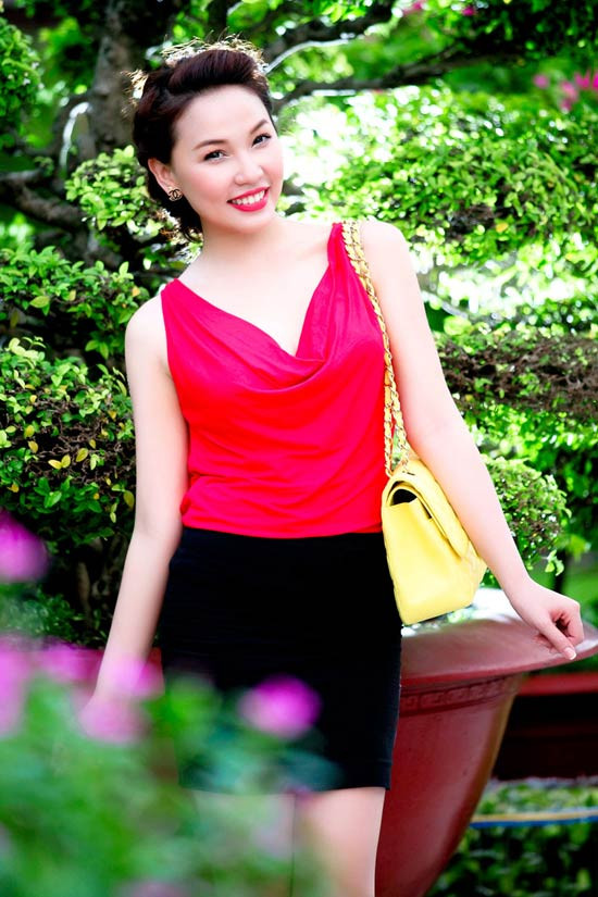 Cũng như cô bạn thân Ngọc Trinh, Quỳnh Thư là tín đồ của nhãn hàng Chanel