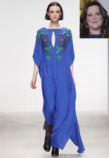 McCarthy đã tỏa sáng với màn trình diễn vui nhộn trong ‘Bridesmaids’ (Phù dâu) (mà cô được đề cử giải Nữ diễn viên phụ xuất sắc nhất). Nhưng không giống với nhân vật tomboy của mình, cô ấy nên chọn chiếc váy Issa có màu xanh cornflower nổi bật này. McCarthy đã tỏa sáng với màn trình diễn vui nhộn trong ‘Bridesmaids’ (Phù dâu) (mà cô được đề cử giải Nữ diễn viên phụ xuất sắc nhất). Nhưng không giống với nhân vật tomboy của mình, cô ấy nên chọn chiếc váy Issa có màu xanh cornflower nổi bật này.