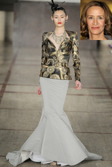 Diễn viên người Anh - Janet McTeer, người được đề cử giải Nữ diễn viên phụ xuất sắc nhất cho vai diễn trong ‘Albert Nobbs’, sẽ rất quý phái với chiếc váy đuôi cá Zac Posen. Diễn viên người Anh - Janet McTeer, người được đề cử giải Nữ diễn viên phụ xuất sắc nhất cho vai diễn trong ‘Albert Nobbs’, sẽ rất quý phái với chiếc váy đuôi cá Zac Posen.