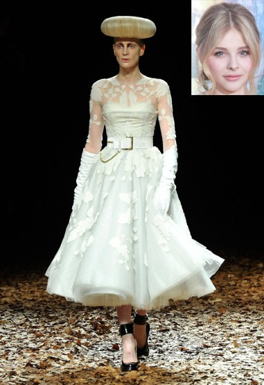 Ngôi sao 15 tuổi phim Hugo - Chloe Moretz hiếm khi gặp sai lầm trong việc chọn trang phục trên thảm đỏ và chiếc váy mơ mộng mang nhãn hiệu Alexander McQueen sẽ rất lãng mạn mà không quá đắt đỏ. Ngôi sao 15 tuổi phim Hugo - Chloe Moretz hiếm khi gặp sai lầm trong việc chọn trang phục trên thảm đỏ và chiếc váy mơ mộng mang nhãn hiệu Alexander McQueen sẽ rất lãng mạn mà không quá đắt đỏ.