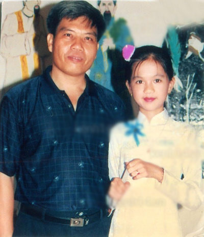 Song gương mặt bầu bĩnh và từng đường nét trên gương mặt của cô không khác nhiều so với bây giờ. Ảnh: Kênh 14.