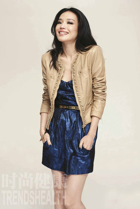 Cô từng được bầu chọn là đại diện tiêu biểu nhất cho vẻ đẹp phụ nữ châu Á thế kỉ 21. Đây là một cuộc bình chọn trực tuyến nhằm tìm kiếm những ngôi sao nữ xinh đẹp nhất châu Á. Và được kênh giải trí E!online nổi tiếng nước Mỹ bầu là người phụ nữ có đôi môi gợi cảm nhất. Cô diện chiếc váy quây xanh cô-ban lấy điểm nhấn là chiếc thắt lưng màu da cùng tone với áo khoác ngắn, trông cô thật trẻ trung và quyến rũ. Cô từng được bầu chọn là đại diện tiêu biểu nhất cho vẻ đẹp phụ nữ châu Á thế kỉ 21. Đây là một cuộc bình chọn trực tuyến nhằm tìm kiếm những ngôi sao nữ xinh đẹp nhất châu Á. Và được kênh giải trí E!online nổi tiếng nước Mỹ bầu là người phụ nữ có đôi môi gợi cảm nhất. Cô diện chiếc váy quây xanh cô-ban lấy điểm nhấn là chiếc thắt lưng màu da cùng tone với áo khoác ngắn, trông cô thật trẻ trung và quyến rũ.