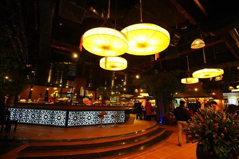 Vincom Mega Mall Royal City mang đến những không gian mới lạ và đặc sắc cho thực khách. Vincom Mega Mall Royal City mang đến những không gian mới lạ và đặc sắc cho thực khách.