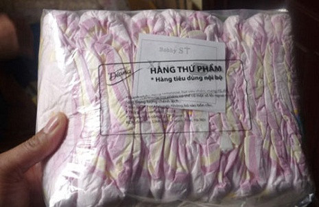 Hàng thứ phẩm của công ty Diana được bán tràn ngập thị trường. (Ảnh Giao thông vận tải) Hàng thứ phẩm của công ty Diana được bán tràn ngập thị trường. (Ảnh Giao thông vận tải)