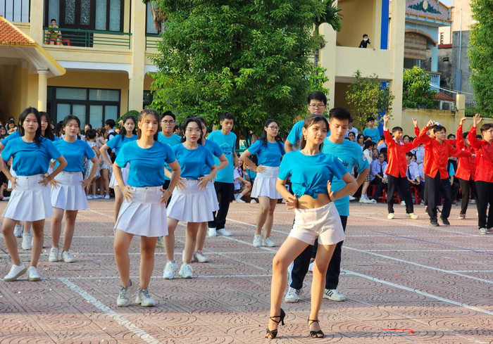 Hình thức thi đấu loại trực tiếp mang đến màu sắc mới cho phần thi vũ điệu Cha cha cha (Ảnh: Phạm Linh)