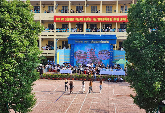 Hội thi “Vũ điệu Trần Nguyên Hãn” đã trở thành hoạt động truyền thống của thầy và trò Trường Trung học phổ thông Trần Nguyên Hãn (Ảnh: Phạm Linh)