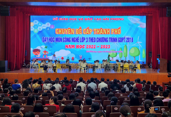 Sở Giáo dục và Đào tạo Hải Phòng tổ chức chuyên đề chuyên môn Dạy công nghệ lớp 3 theo chương trình Giáo dục phổ thông 2018 để giúp giáo viên có những trải nghiệm trên thực tế (Ảnh: Phạm Linh) Sở Giáo dục và Đào tạo Hải Phòng tổ chức chuyên đề chuyên môn Dạy công nghệ lớp 3 theo chương trình Giáo dục phổ thông 2018 để giúp giáo viên có những trải nghiệm trên thực tế (Ảnh: Phạm Linh)