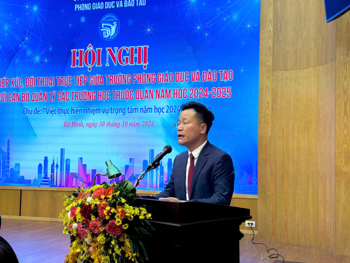 Ông Lê Đức Thuận - Trưởng phòng Giáo dục và Đào tạo quận Ba Đình phát biểu khai mạc hội nghị. Ảnh: Thúy Quỳnh. GDVN_Thuyquynh.jpg
