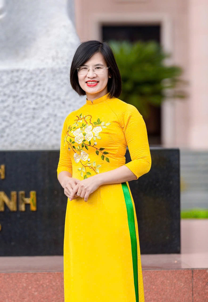 Bà Phạm Thị Bích Hồng - Giám đốc, Tổng biên tập Nhà xuất bản Tri thức. Ảnh: NVCC. Chị Hồng NXB Tri thức.jpg
