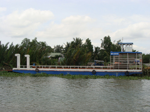 Chiếc “du thuyền” nơi các “đại gia” ăn nhậu cùng các cô gái trẻ