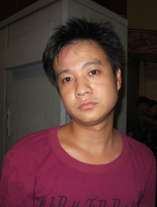 Thanh niên này bỏ chạy và tự ngã Thanh niên này bỏ chạy và tự ngã