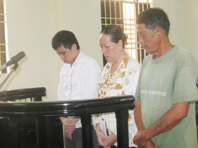 Ba bị cáo tại phiên tòa sơ thẩm - Ảnh: Đức Khánh Ba bị cáo tại phiên tòa sơ thẩm - Ảnh: Đức Khánh