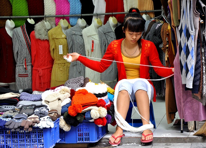 Đây là đợt không khí lạnh thứ hai của năm 2013. Trước đó, hôm 26/9/2013, nhiệt độ khu vực Hà Nội giảm xuống còn 20 độ c, kèm với mưa ẩm trong đợt không khí lạnh đầu tiên. (ảnh Trần Kháng) Đây là đợt không khí lạnh thứ hai của năm 2013. Trước đó, hôm 26/9/2013, nhiệt độ khu vực Hà Nội giảm xuống còn 20 độ c, kèm với mưa ẩm trong đợt không khí lạnh đầu tiên. (ảnh Trần Kháng)