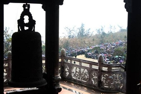 Hình ảnh nhân dân Quảng Bình tiễn đưa Bác.