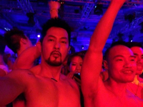 Anh tham dự một buổi tiệc tại Thái Lan năm 2012. Anh tham dự một buổi tiệc tại Thái Lan năm 2012.