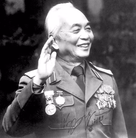 Đại tướng Võ Nguyên Giáp.