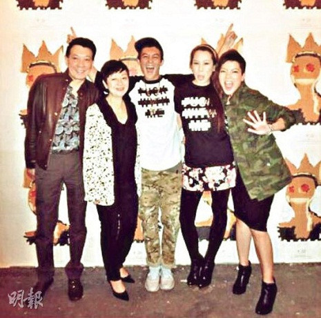 Trần Quán Hy, bố mẹ và chị gái. Trần Quán Hy, bố mẹ và chị gái.