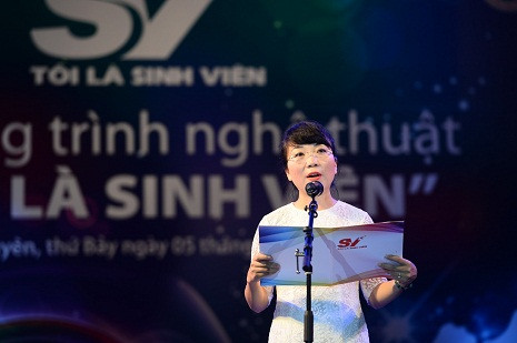 Phát biểu tại buổi lễ, bà Phạm Thị Thanh Vân – Phó tổng giám đốc Viettel Telecom cho biết: “Hỗ trợ học sinh - sinh viên nói riêng và ngành giáo dục nói chung là một trong những định hướng lớn trong hoạt động xã hội của Viettel. Chuỗi sự kiện Tôi sinh viên 2013 là một hành động thể hiện cam kết đồng hành cùng thế hệ trẻ của Viettel ngay từ những ngày đầu bước chân vào giảng đường”./. Phát biểu tại buổi lễ, bà Phạm Thị Thanh Vân – Phó tổng giám đốc Viettel Telecom cho biết: “Hỗ trợ học sinh - sinh viên nói riêng và ngành giáo dục nói chung là một trong những định hướng lớn trong hoạt động xã hội của Viettel. Chuỗi sự kiện Tôi sinh viên 2013 là một hành động thể hiện cam kết đồng hành cùng thế hệ trẻ của Viettel ngay từ những ngày đầu bước chân vào giảng đường”./.