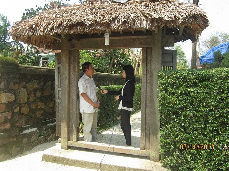 Nhà văn Nguyễn Quang Vinh trong lần tới viếng Đại tướng vào ngày 7/10/2013. Nhà văn Nguyễn Quang Vinh trong lần tới viếng Đại tướng vào ngày 7/10/2013.