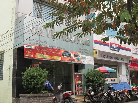 ... Nam Việt ngân hàng, ngân hàng liên doanh Việt - Nga, VP Bank, SHB, Vietinbank, Maritime Bank, VietBank...