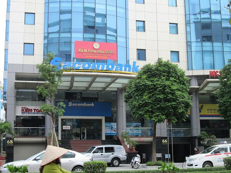 Ngân hàng Sacombank đối diện bên kia đường Trần Thái Tông.