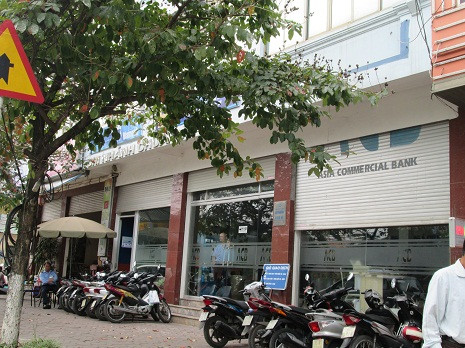 Những ngân hàng như Đông Á Bank, ACB...