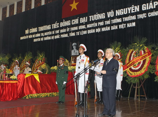 Tổng Bí thư Nguyễn Phú Trọng đọc Lời điếu truy điệu Đại tướng Võ Nguyên Giáp. (Nguồn: TTXVN) Tổng Bí thư Nguyễn Phú Trọng đọc Lời điếu truy điệu Đại tướng Võ Nguyên Giáp. (Nguồn: TTXVN)