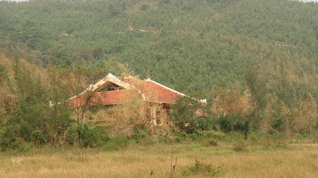 Một ngôi nhà dáng ngôi chùa nhỏ đã được gia đình Đại tướng xây cất ở khu Vũng Chùa, dưới chân khu mộ từ nhiều năm trước. Một ngôi nhà dáng ngôi chùa nhỏ đã được gia đình Đại tướng xây cất ở khu Vũng Chùa, dưới chân khu mộ từ nhiều năm trước.