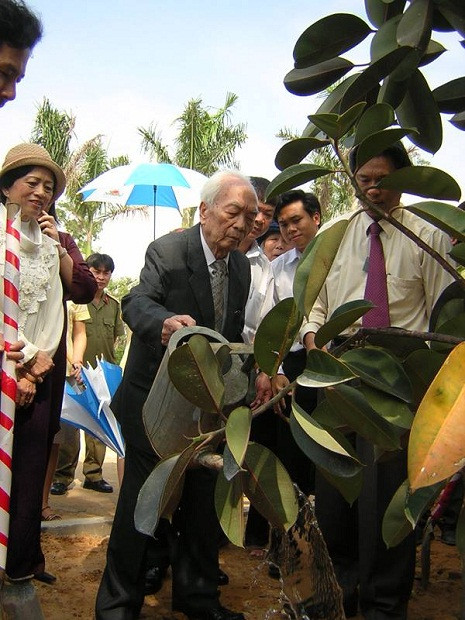 Lần cuối cùng Đại tướng về thăm quê khi ông 90 tuổi. Lần cuối cùng Đại tướng về thăm quê khi ông 90 tuổi.