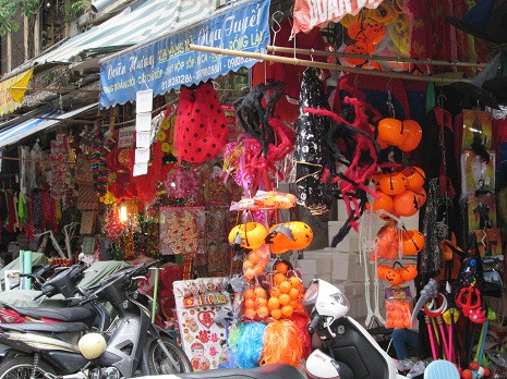 ... và được các chủ cửa hàng khẳng định nhập từ Trung Quốc về bán.