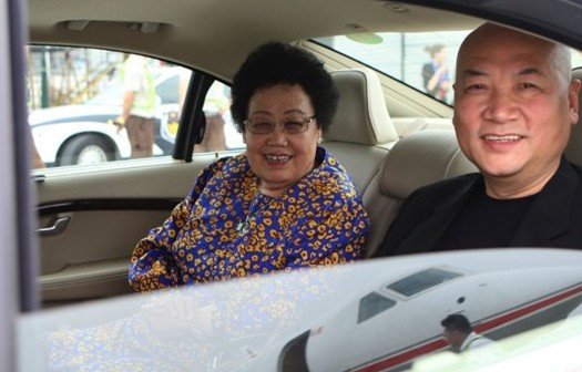 Trì Trọng Thụy và người vợ giàu có.